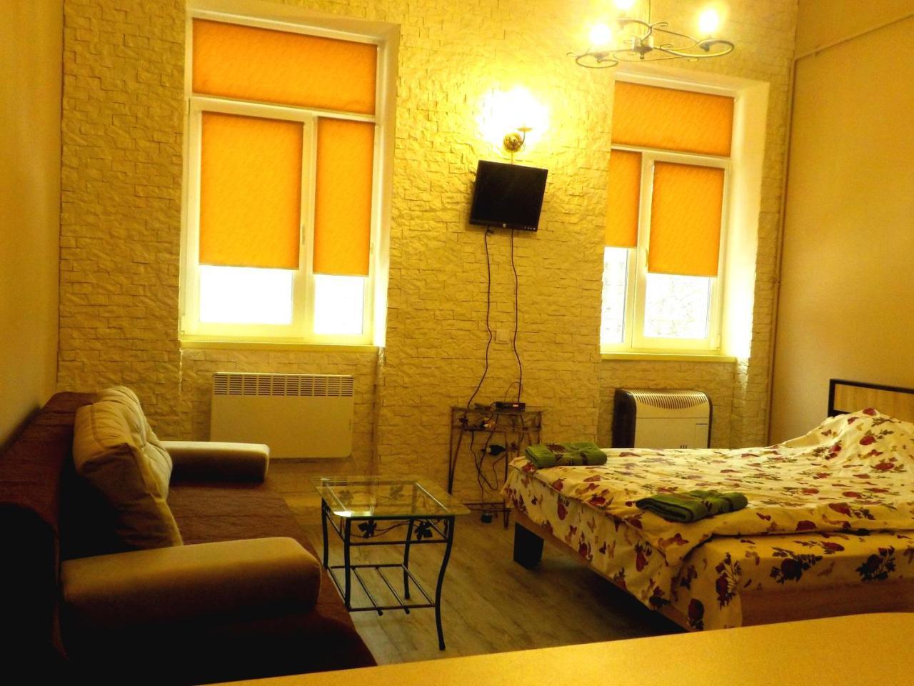 With Dom Studio Apartman Lviv Kültér fotó