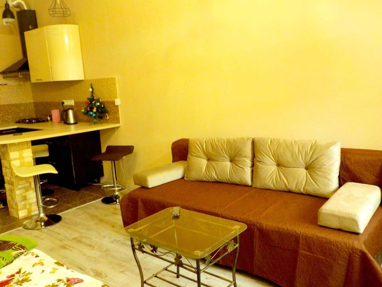 With Dom Studio Apartman Lviv Kültér fotó